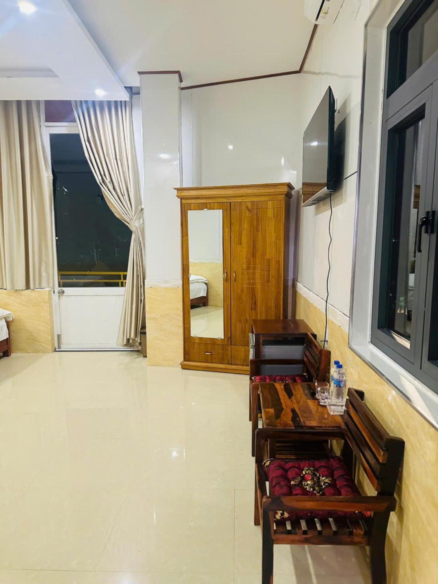 Binh Minh Hotel Plây Ku Exterior foto
